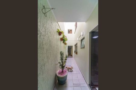 Casa à venda com 204m², 4 quartos e 2 vagasCorredor