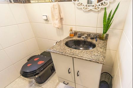 Casa à venda com 204m², 4 quartos e 2 vagasBanheiro Social
