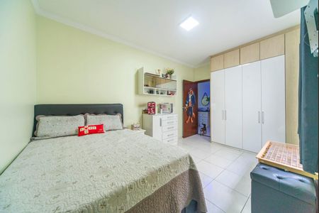 Casa à venda com 204m², 4 quartos e 2 vagasQuarto 1