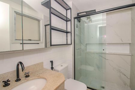 Banheiro de apartamento para alugar com 1 quarto, 45m² em Floresta, Porto Alegre