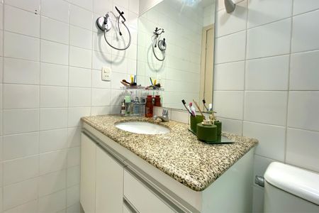 Apartamento à venda com 85m², 3 quartos e 1 vaga Apartamento à venda com 85m², 3 quartos e 1 vagaBanheiro da Suíte 1