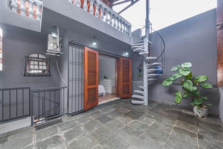 Casa à venda com 220m², 3 quartos e 2 vagasBanheiro da Suíte - Varanda