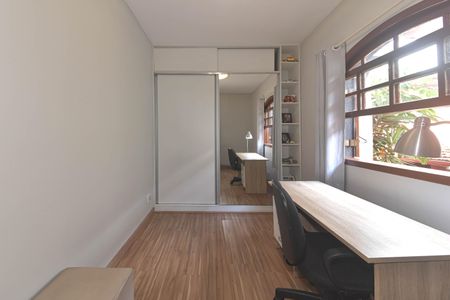 Casa à venda com 220m², 3 quartos e 2 vagasQuarto 2