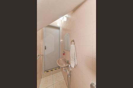 Casa à venda com 220m², 3 quartos e 2 vagasLavabo