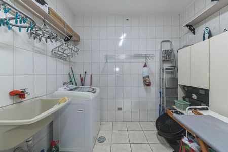 Casa à venda com 220m², 3 quartos e 2 vagasLavanderia