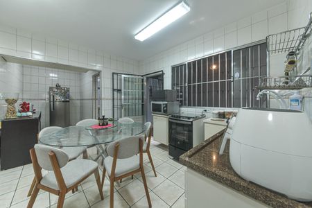 Casa à venda com 220m², 3 quartos e 2 vagasCozinha