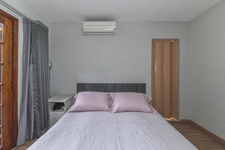 Casa à venda com 220m², 3 quartos e 2 vagas Casa à venda com 220m², 3 quartos e 2 vagasSuite