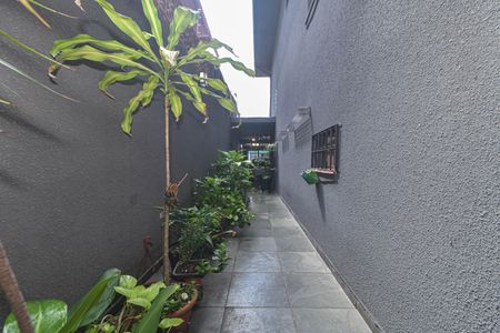 Casa à venda com 220m², 3 quartos e 2 vagasCorredor