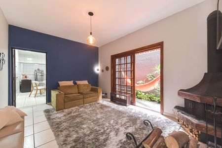 Casa à venda com 220m², 3 quartos e 2 vagasSala de TV
