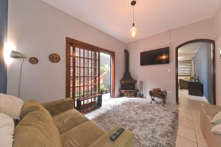 Casa à venda com 220m², 3 quartos e 2 vagasSala de TV
