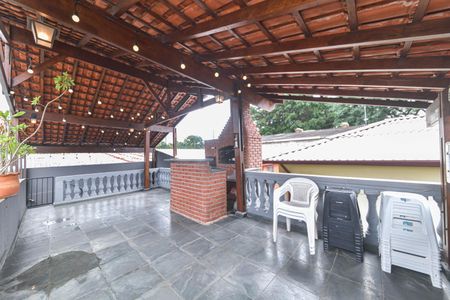 Casa à venda com 220m², 3 quartos e 2 vagasVaranda