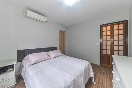 Casa à venda com 220m², 3 quartos e 2 vagasSuite
