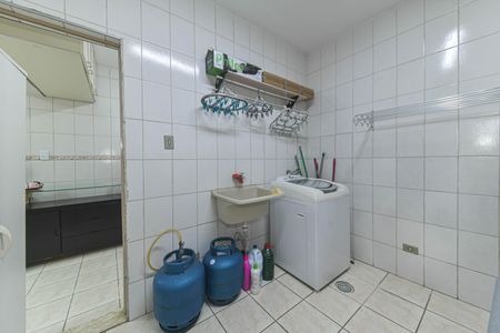 Casa à venda com 220m², 3 quartos e 2 vagas Casa à venda com 220m², 3 quartos e 2 vagasLavanderia