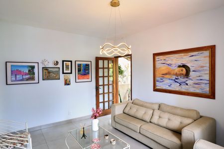 Sala de casa à venda com 3 quartos, 400m² em Santa Ines, Belo Horizonte