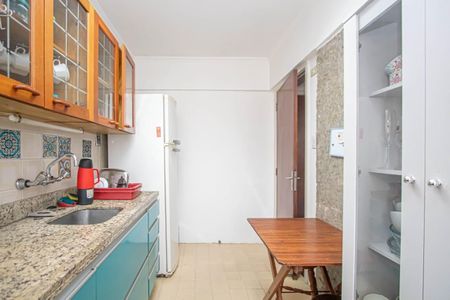 Cozinha  de apartamento para alugar com 2 quartos, 70m² em Higienópolis, Porto Alegre