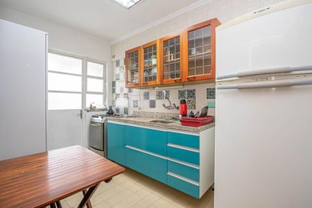 Cozinha  de apartamento para alugar com 2 quartos, 70m² em Higienópolis, Porto Alegre
