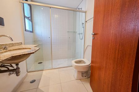 Apartamento à venda com 169m², 2 quartos e 3 vagas Apartamento à venda com 169m², 2 quartos e 3 vagasBanheiro da Suíte 1