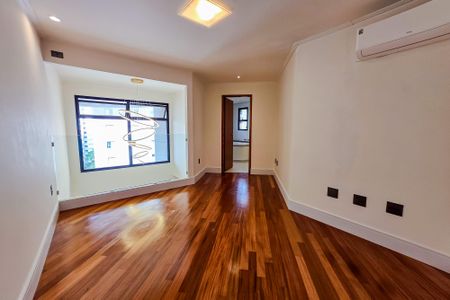 Apartamento à venda com 169m², 2 quartos e 3 vagas Apartamento à venda com 169m², 2 quartos e 3 vagasSuíte 2