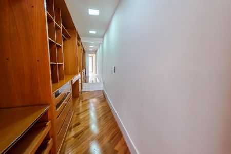 Apartamento à venda com 169m², 2 quartos e 3 vagas Apartamento à venda com 169m², 2 quartos e 3 vagasCloset