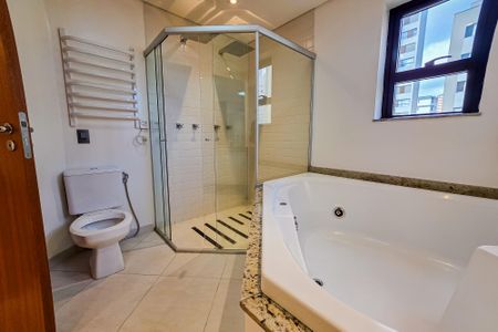 Apartamento à venda com 169m², 2 quartos e 3 vagas Apartamento à venda com 169m², 2 quartos e 3 vagasBanheiro da Suíte 2