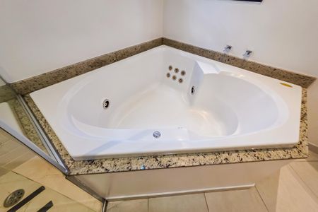 Apartamento à venda com 169m², 2 quartos e 3 vagas Apartamento à venda com 169m², 2 quartos e 3 vagasBanheira