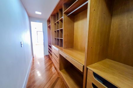 Apartamento à venda com 169m², 2 quartos e 3 vagas Apartamento à venda com 169m², 2 quartos e 3 vagasCloset