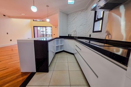 Apartamento à venda com 169m², 2 quartos e 3 vagas Apartamento à venda com 169m², 2 quartos e 3 vagasCozinha