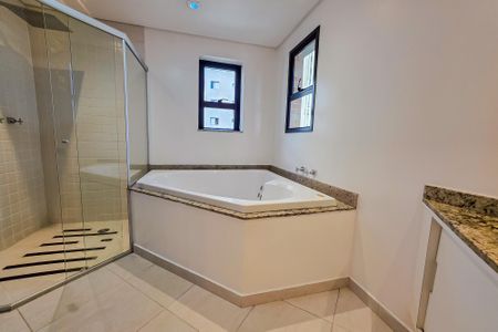 Apartamento à venda com 169m², 2 quartos e 3 vagas Apartamento à venda com 169m², 2 quartos e 3 vagasBanheiro da Suíte 2