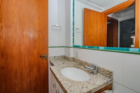 Banheiro de apartamento para alugar com 1 quarto, 45m² em Floresta, Porto Alegre