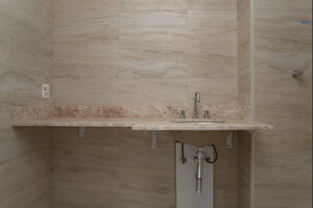 Apartamento à venda com 175m², 3 quartos e 2 vagasBanheiro do quarto 1 Suíte