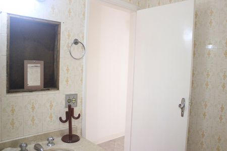 Casa para alugar com 270m², 3 quartos e 4 vagasBanheiro social