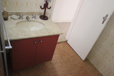 Casa para alugar com 270m², 3 quartos e 4 vagasBanheiro social