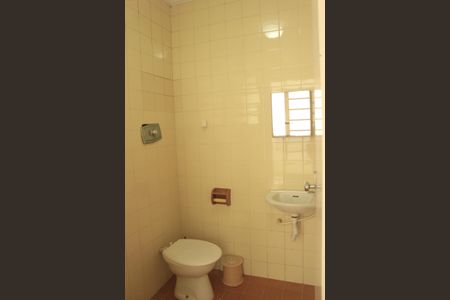 Casa para alugar com 270m², 3 quartos e 4 vagasBanheiro da lavanderia