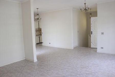 Sala de casa para alugar com 4 quartos, 200m² em Vila Galvão, Guarulhos