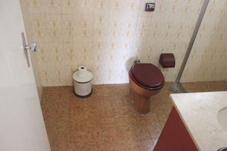 Casa para alugar com 270m², 3 quartos e 4 vagasBanheiro social