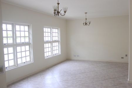 Casa para alugar com 270m², 3 quartos e 4 vagasSala