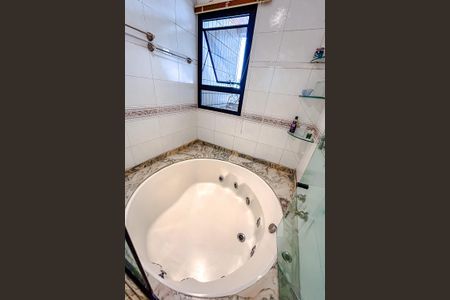 Apartamento à venda com 330m², 4 quartos e 4 vagasBanheiro da Suíte 1