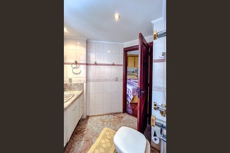 Apartamento à venda com 330m², 4 quartos e 4 vagasBanheiro da Suíte 2