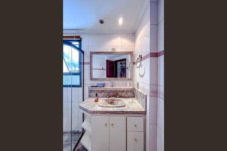 Apartamento à venda com 330m², 4 quartos e 4 vagasBanheiro da Suíte 2