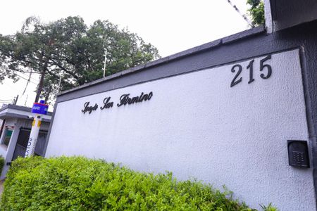 Apartamento para alugar com 46m², 2 quartos e 1 vaga Apartamento para alugar com 46m², 2 quartos e 1 vagaFachada e portaria