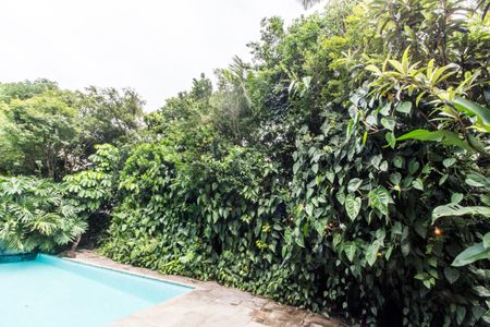 Casa de condomínio à venda com 650m², 5 quartos e 8 vagasQuintal