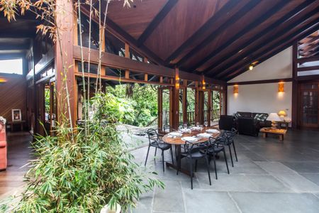 Casa de condomínio à venda com 650m², 5 quartos e 8 vagasSala