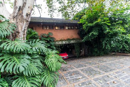 Casa de condomínio à venda com 650m², 5 quartos e 8 vagasFachada