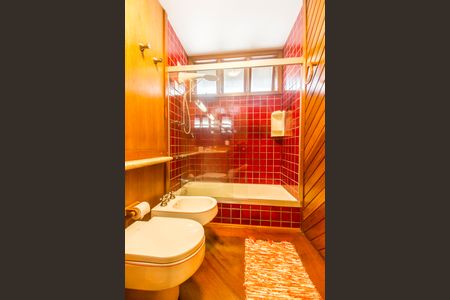 Casa de condomínio à venda com 650m², 5 quartos e 8 vagasBanheiro