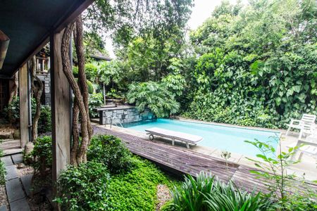 Casa de condomínio à venda com 650m², 5 quartos e 8 vagasPiscina