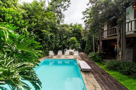 Casa de condomínio à venda com 650m², 5 quartos e 8 vagasPiscina