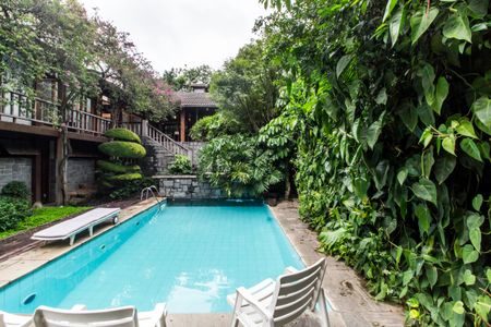 Casa de condomínio à venda com 650m², 5 quartos e 8 vagasPiscina