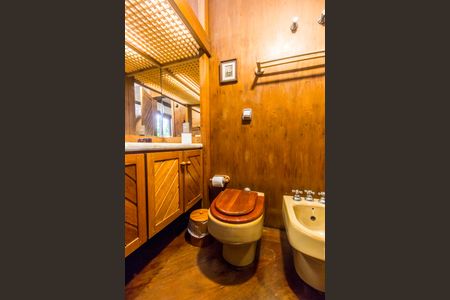 Casa de condomínio à venda com 650m², 5 quartos e 8 vagasBanheiro da Suíte 2