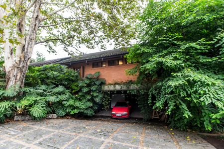 Casa de condomínio à venda com 650m², 5 quartos e 8 vagasFachada