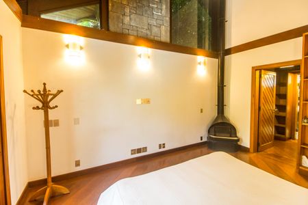 Casa de condomínio à venda com 650m², 5 quartos e 8 vagasSuíte 1